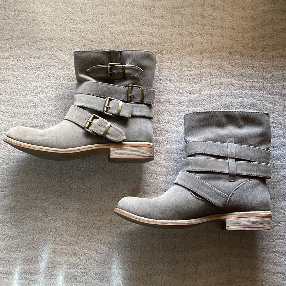 ALDO suede ankle boots 7 1/2